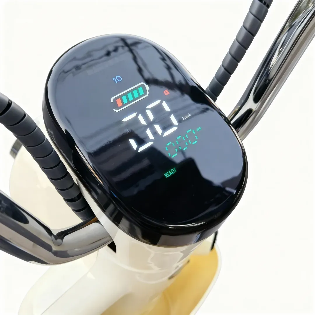 Display digital de alto contraste com velocímetro, nível de bateria, odômetro/Trip e indicador de farol. Leitura rápida de dia e à noite.