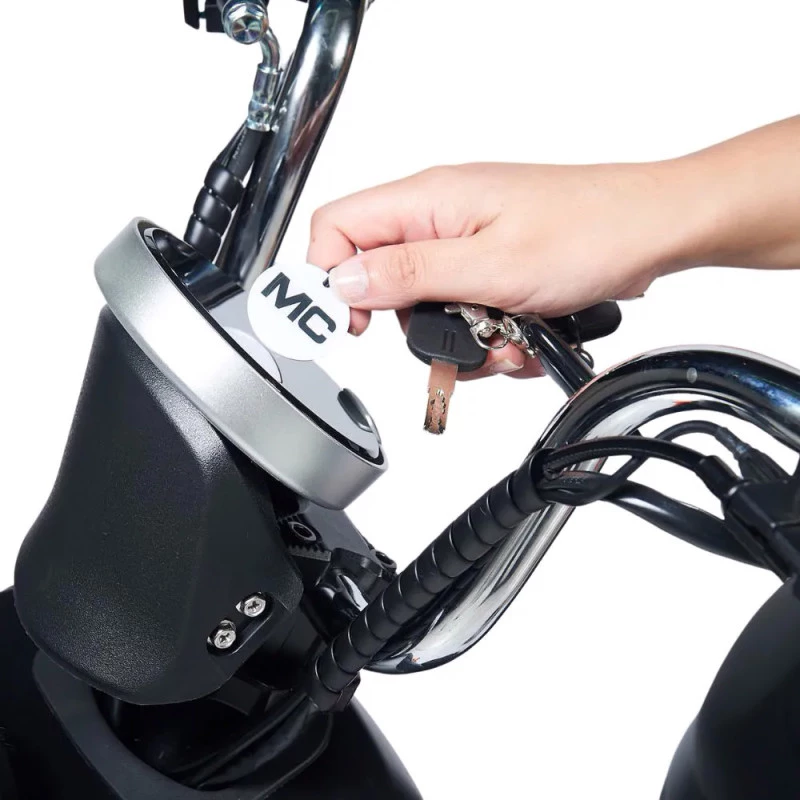 A tecnologia NFC permite ligar/desligar aproximando o card — rápido, moderno e prático para o uso diário (mantém a chave física como backup).